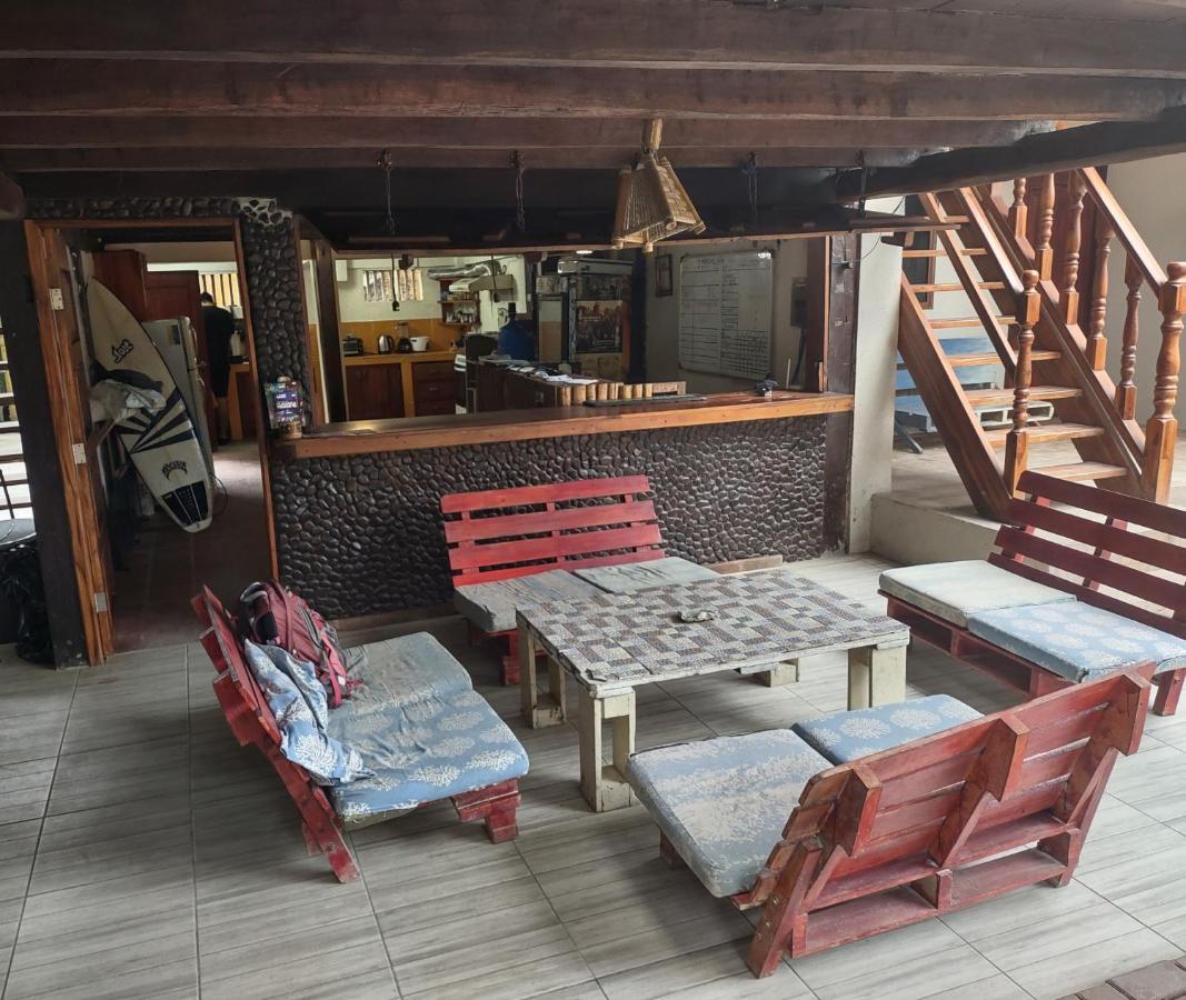 Hostal Moai Монтаньита Экстерьер фото