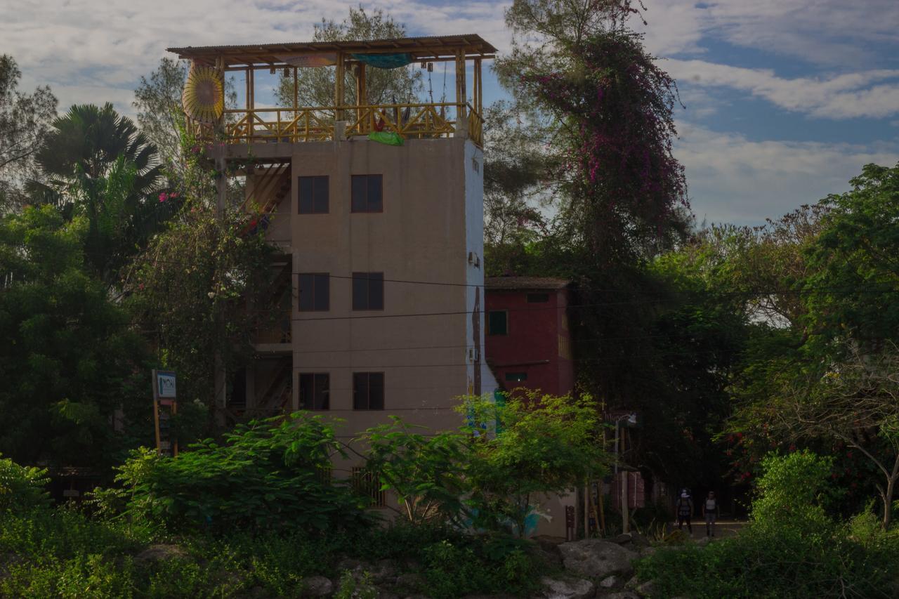 Hostal Moai Монтаньита Экстерьер фото