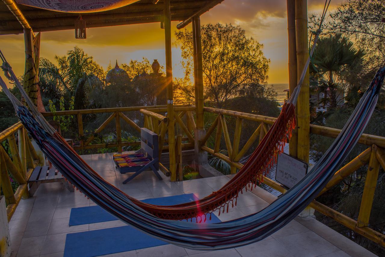 Hostal Moai Монтаньита Экстерьер фото